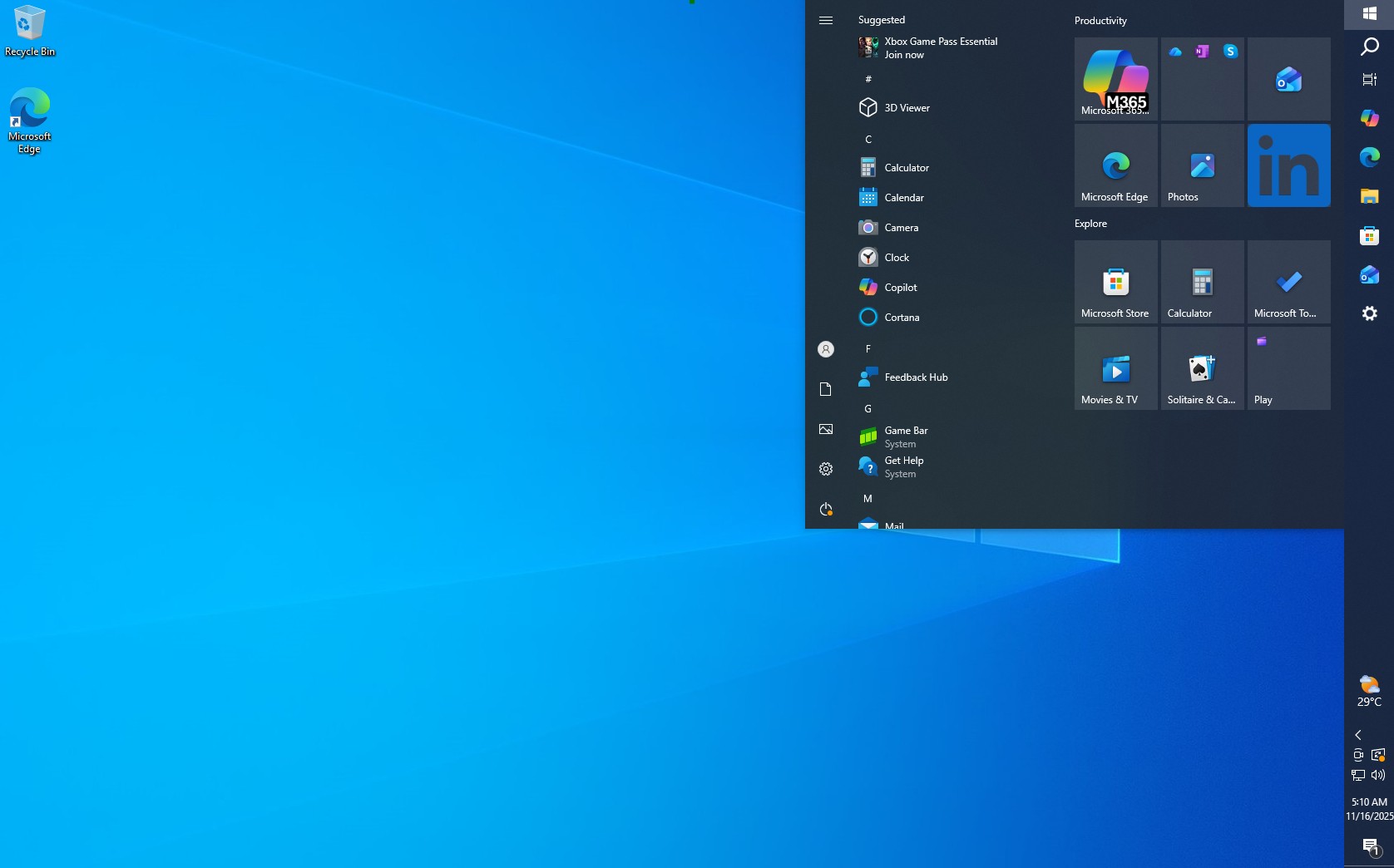 Windows-11-desktop-with-taskbar-on-the-right-side.jpg